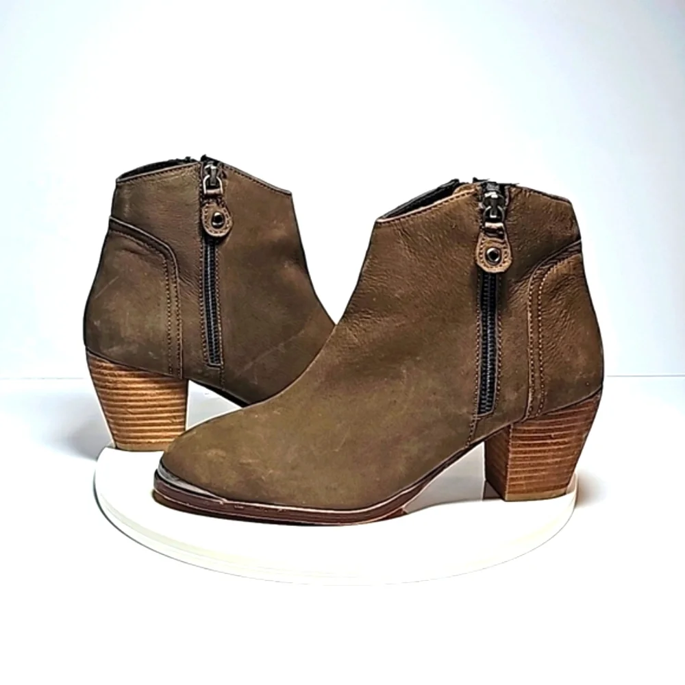 Diba True Swing Brown Leather Ankle Boots Side Zip Block Heel 8.5 NWOT Western
